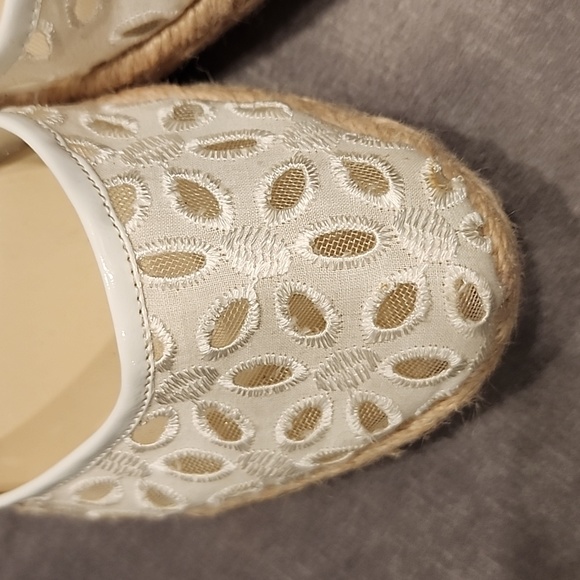 Bandolino eyelet wedge espadrile  Size 8 - Picture 2 of 6